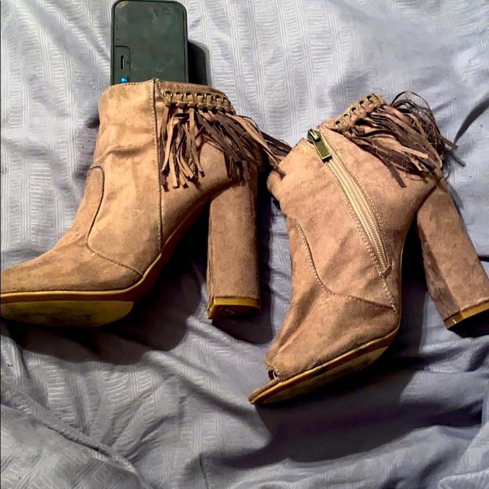 Tan Heeled Booties🤎🤍